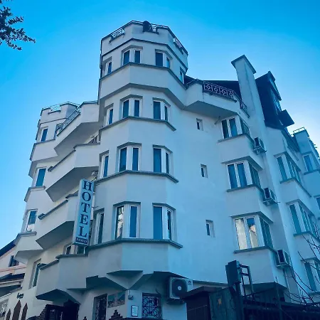 Hotel Hill Town 3*