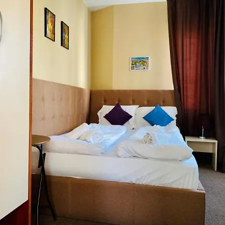 Hotel Hill Town 3*